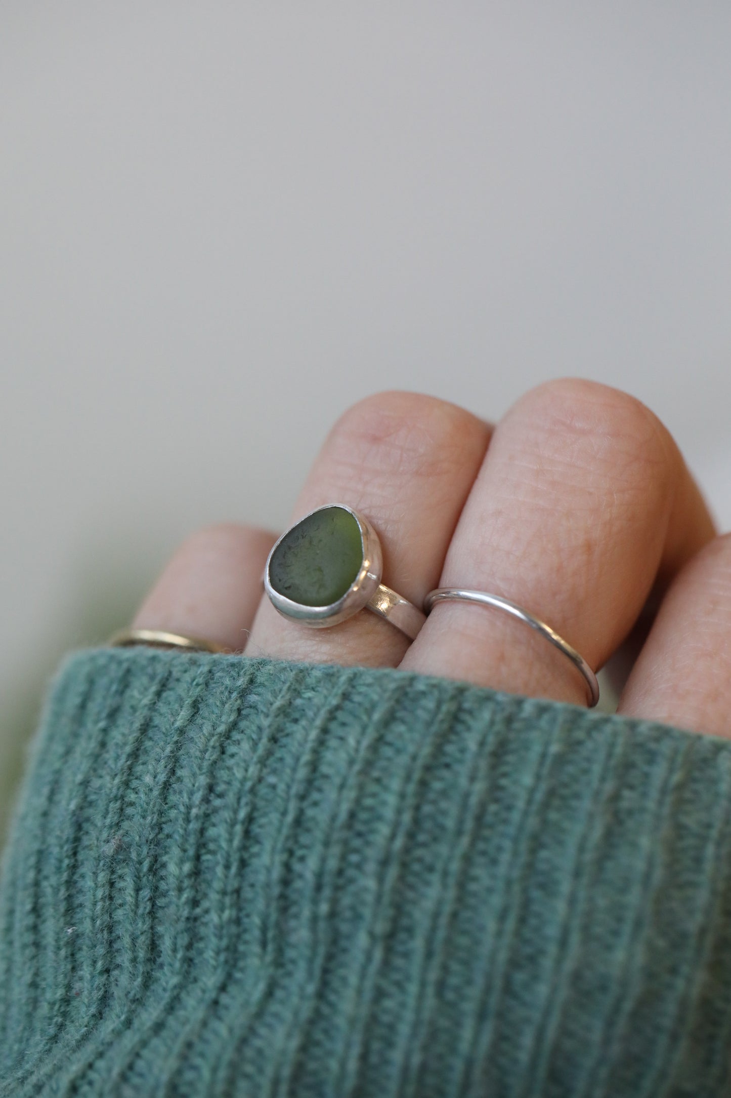 COLDINGHAM olive green & silver ring - Size O